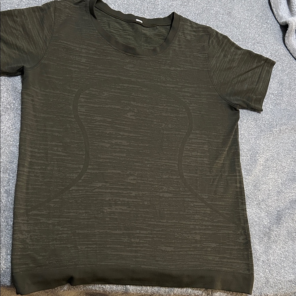 lululemon athletica Men's Dark Olive Short Sleeve Crew